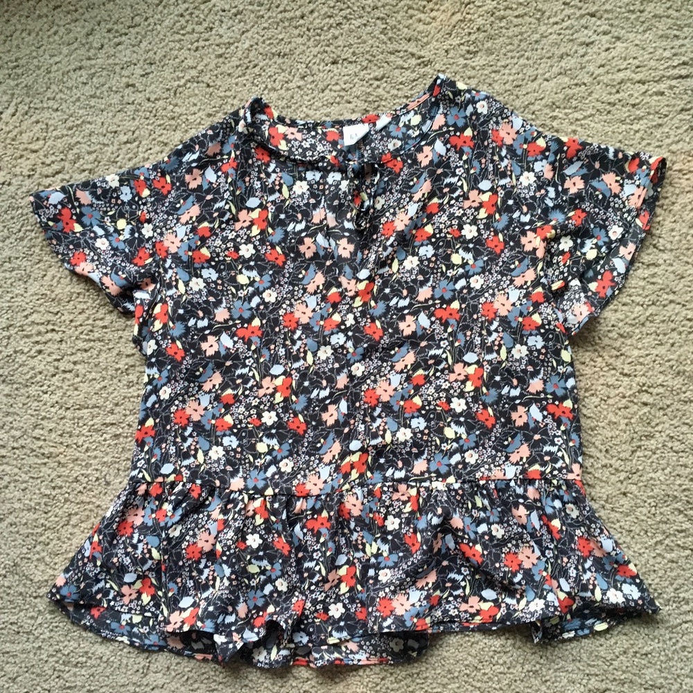 GAP Floral Top w/Ruffle Hem & Flowy Short Sleeve